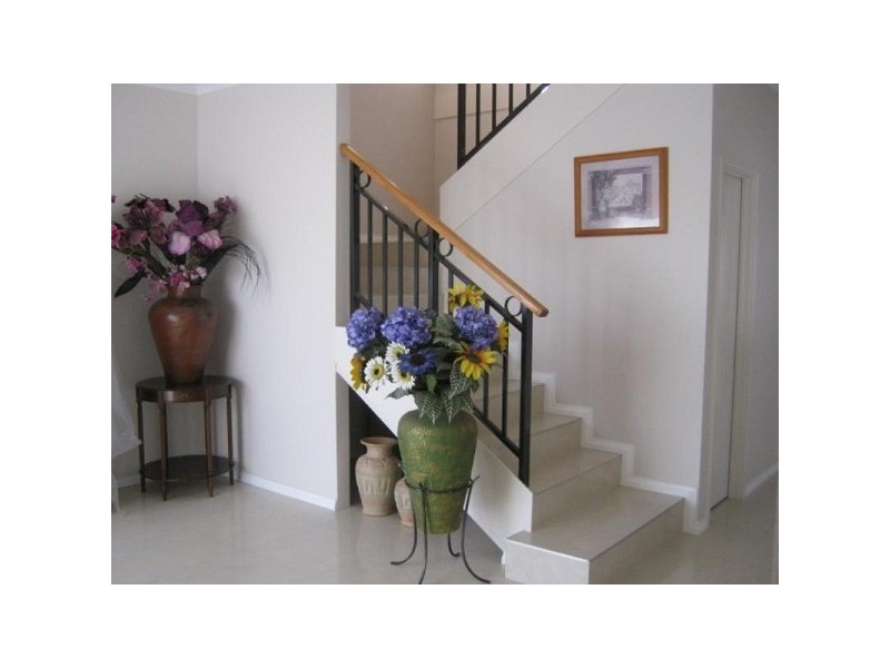 18 Wiltshire Ave, Thornlie WA 6108