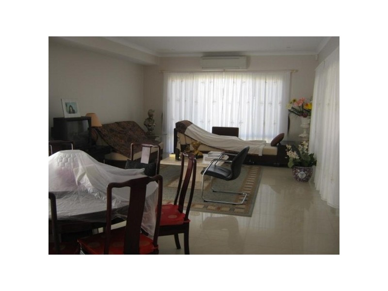 18 Wiltshire Ave, Thornlie WA 6108