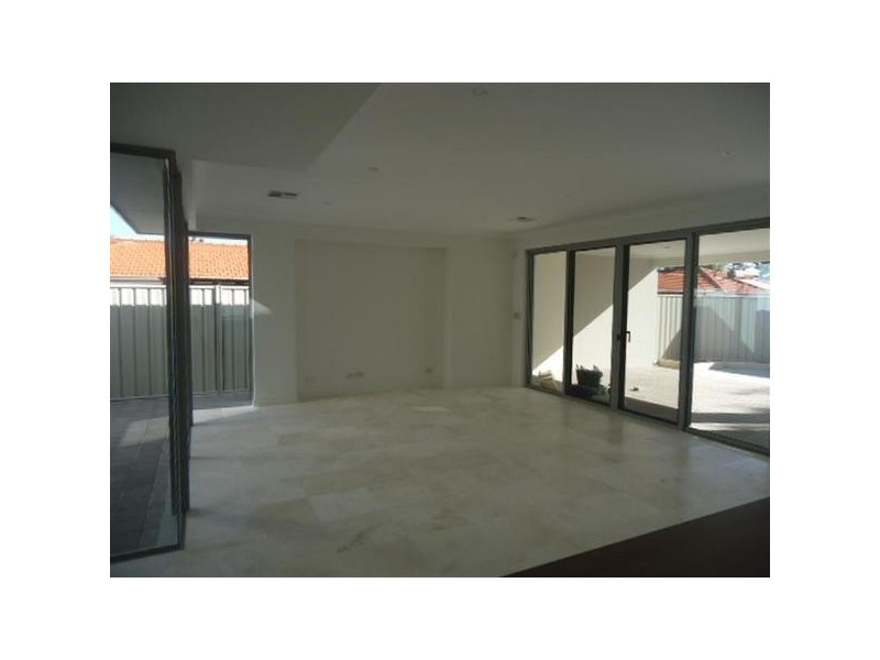 60 Flora Tce, Watermans Bay WA 6020