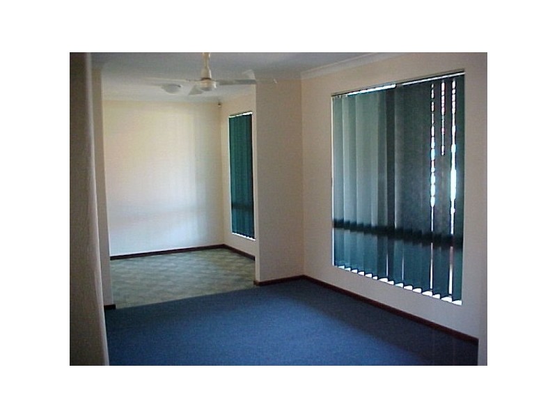 11 Elliot Place, Thornlie WA 6108