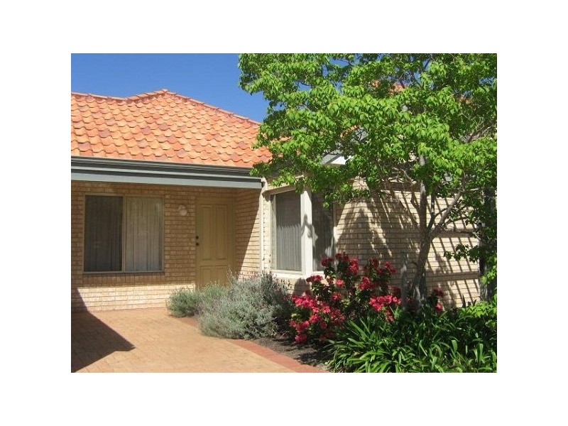 26 Lakefront Circle, The Vines WA 6069