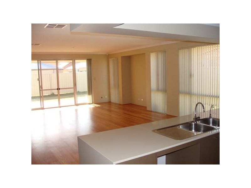 1/22 Bickley Rd, Cannington WA 6107