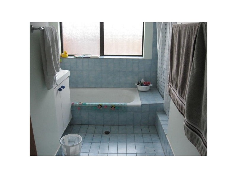 17 Crusader Drive, Thornlie WA 6108