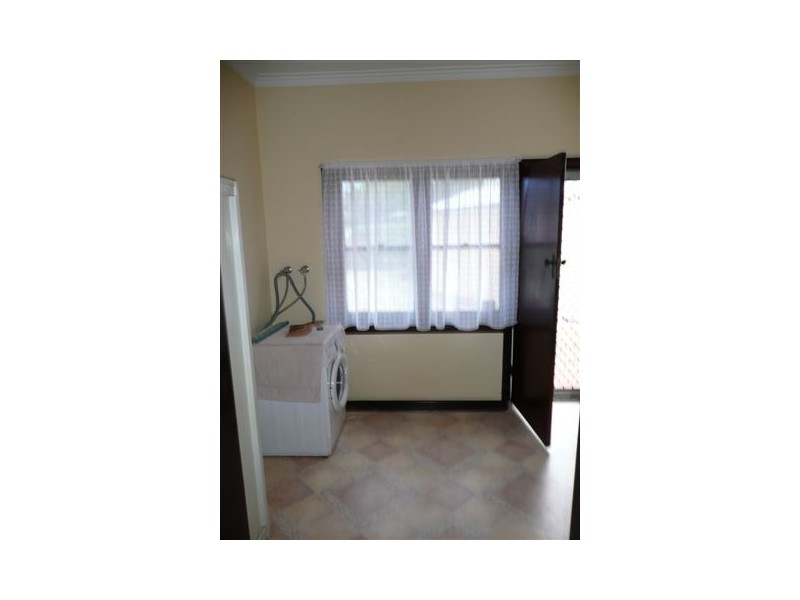 51 Hill View Tce, St James WA 6102