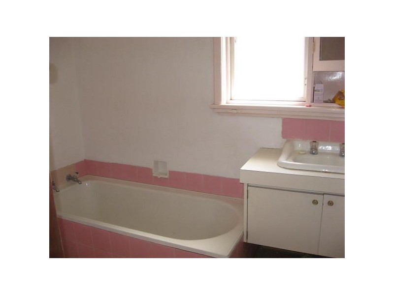 51 Hill View Tce, St James WA 6102