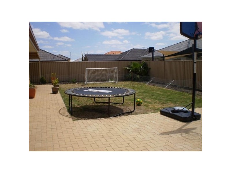 72 Dumbarton Road, Canning Vale WA 6155