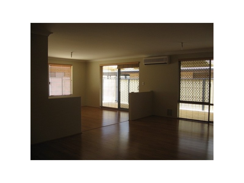 5 Jackadder Ave, Hammond Park WA 6164