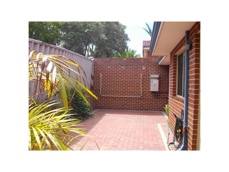 2/22 Coombe Street, Bayswater WA 6053