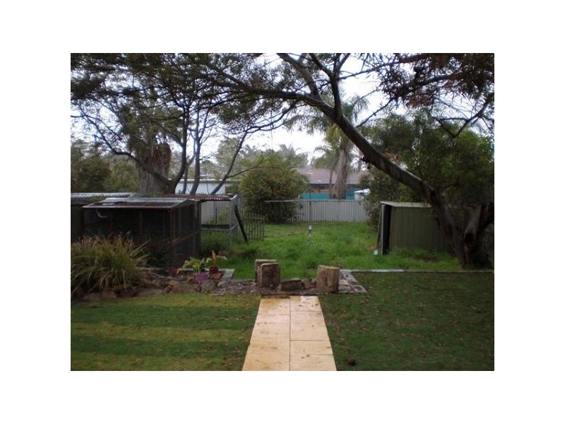 18B Spring Rd, Thornlie WA 6108