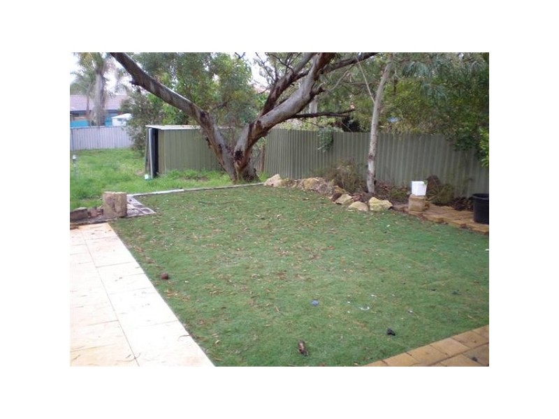 18B Spring Rd, Thornlie WA 6108