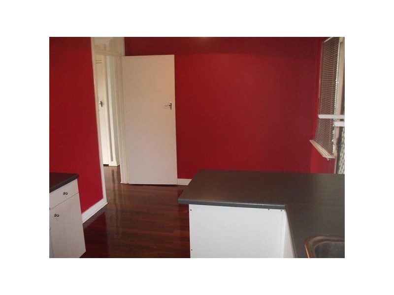 7 Tullamore Ave, Thornlie WA 6108