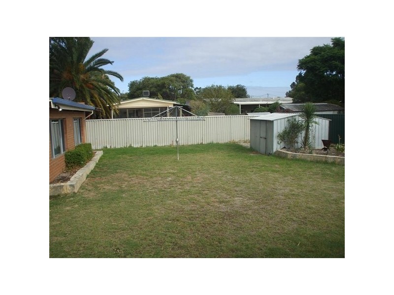 7 Tullamore Ave, Thornlie WA 6108