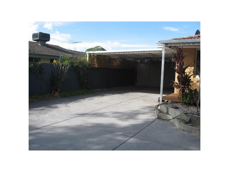 9 Rede St, Gosnells WA 6110