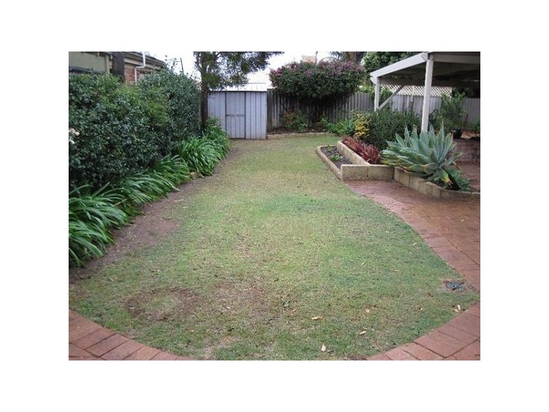 37 Lakesend Road, Thornlie WA 6108