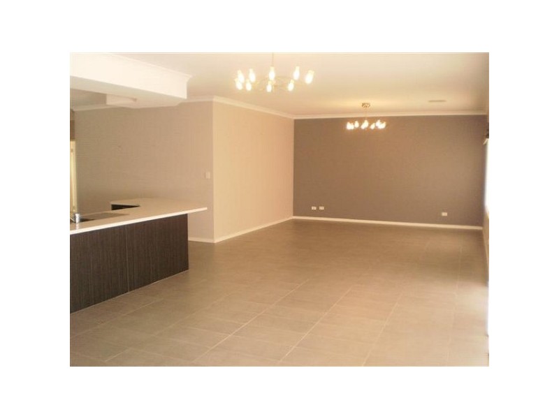 9 Lowerhall Gardens, Southern River WA 6110