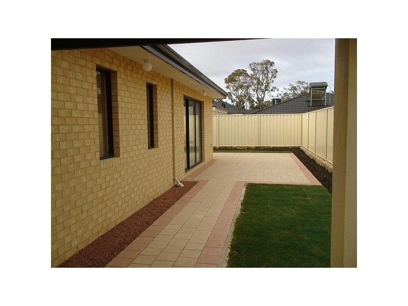 11 Ballard Meander, Lakelands WA 6210