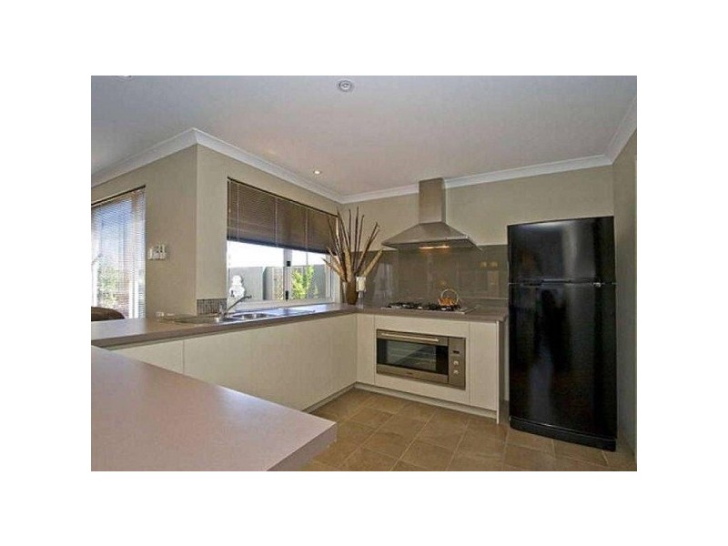 2 Cherokee Green, Clarkson WA 6030
