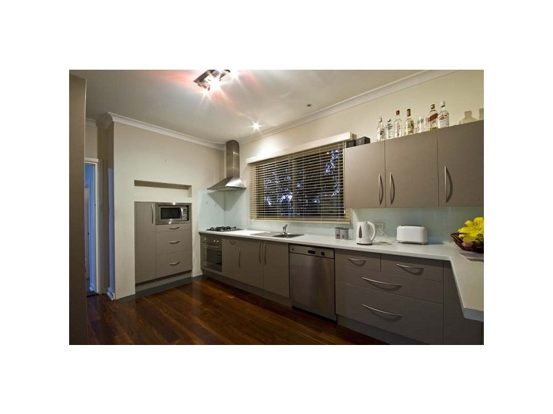 21 Coleman Crescent, Melville WA 6156