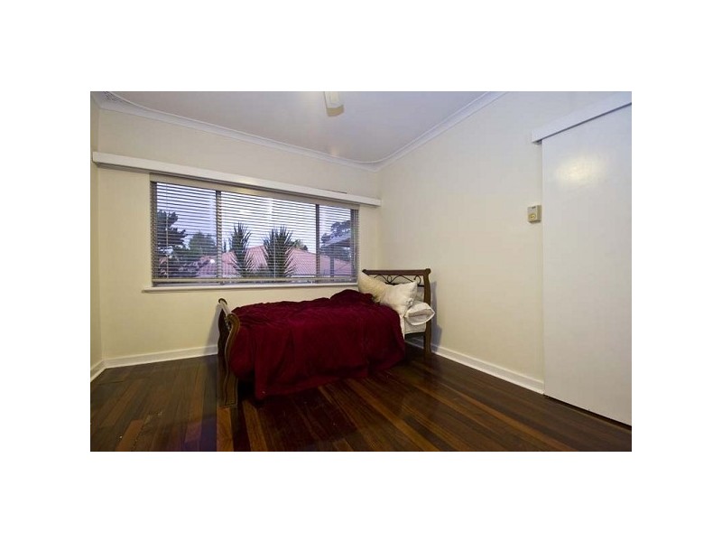 21 Coleman Crescent, Melville WA 6156