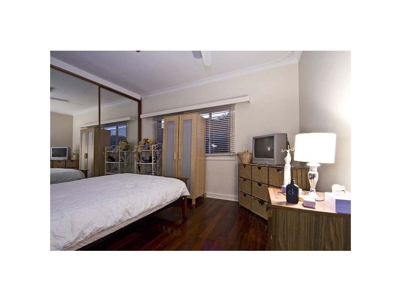 21 Coleman Crescent, Melville WA 6156