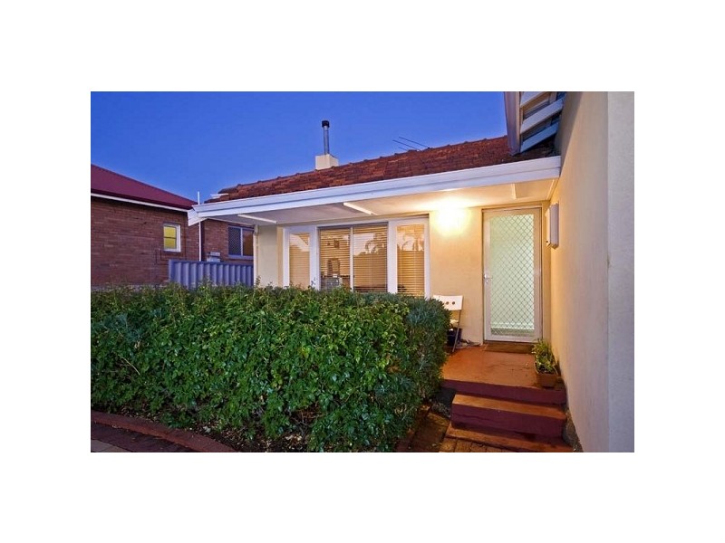 21 Coleman Crescent, Melville WA 6156