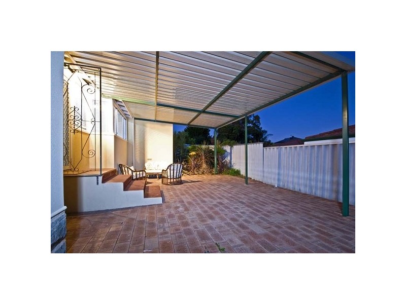 21 Coleman Crescent, Melville WA 6156