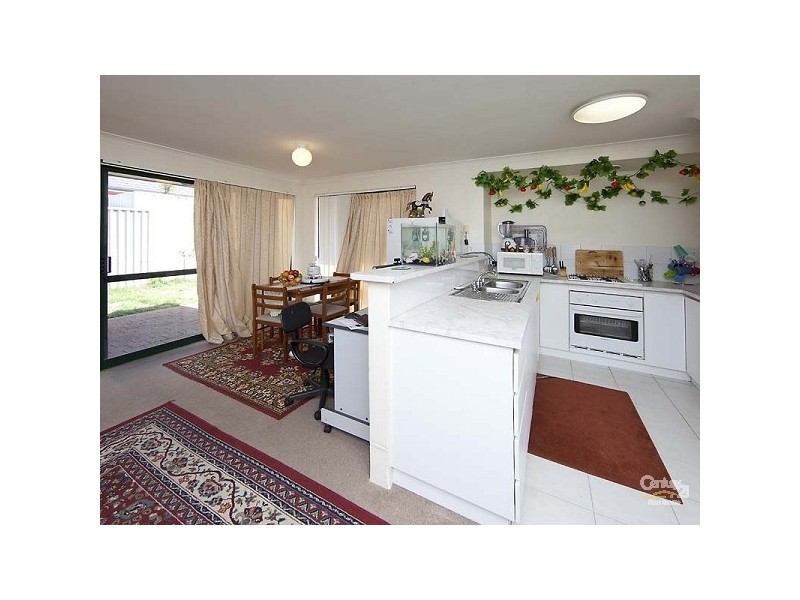 14/285 Wharf Street, Queens Park WA 6107