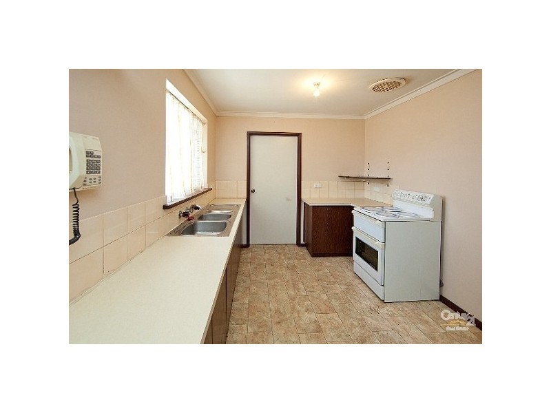 12 Meuller Way, Thornlie WA 6108