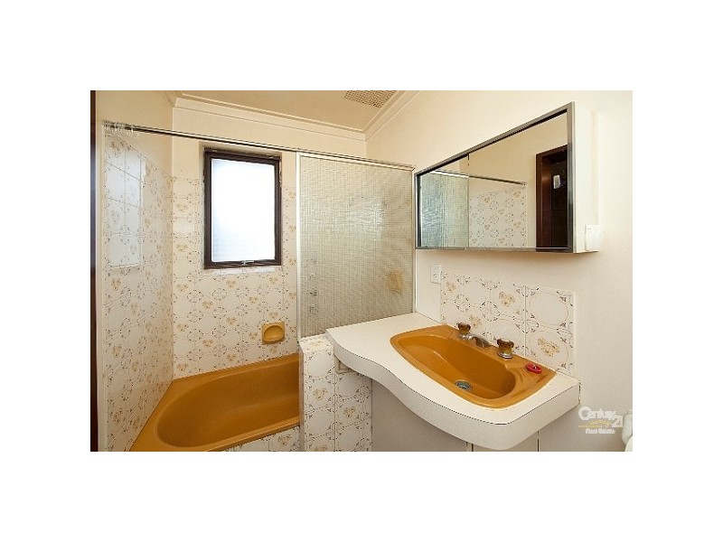 12 Meuller Way, Thornlie WA 6108