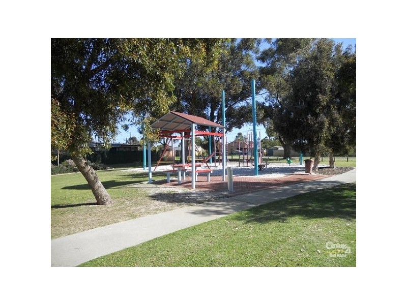 26 Cranwell Street, Thornlie WA 6108