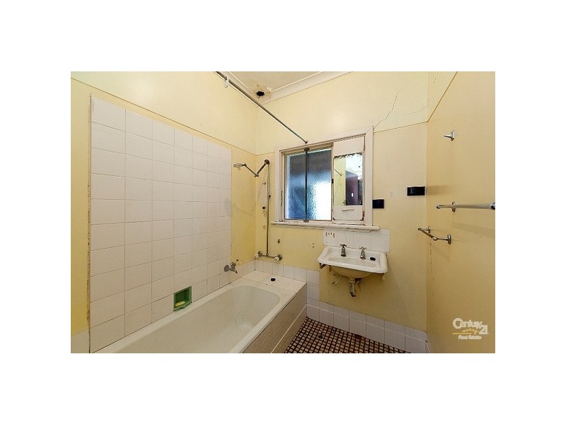 52 Alvah Street, St James WA 6102
