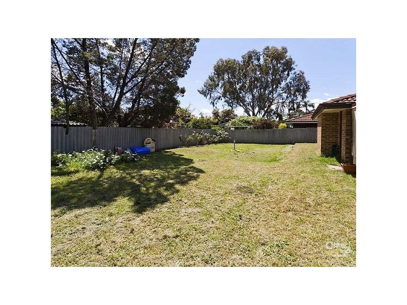 4 Jurien Way, Thornlie WA 6108