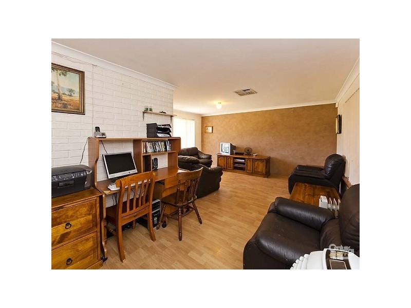 4 Jurien Way, Thornlie WA 6108