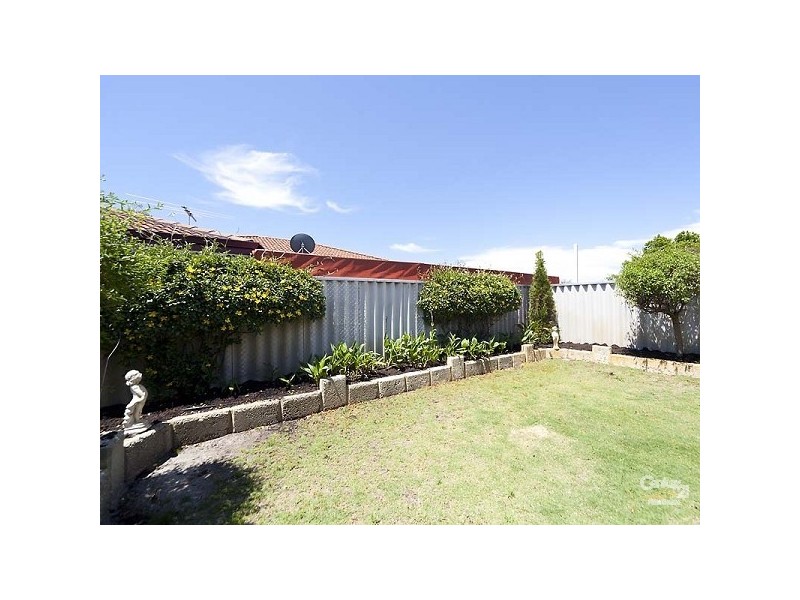 2 Feather Place, Huntingdale WA 6110