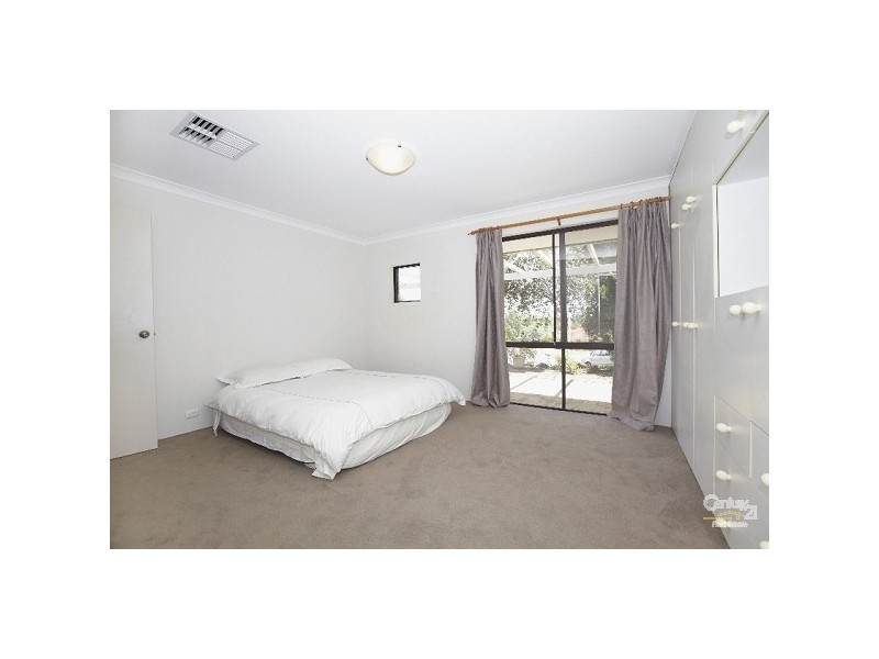 23 Harcourt Place, Bellevue WA 6056