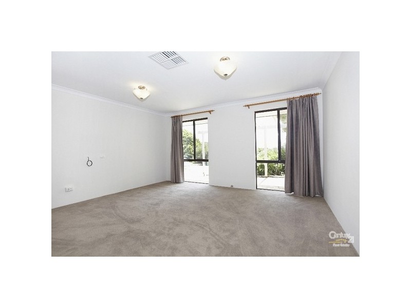 23 Harcourt Place, Bellevue WA 6056