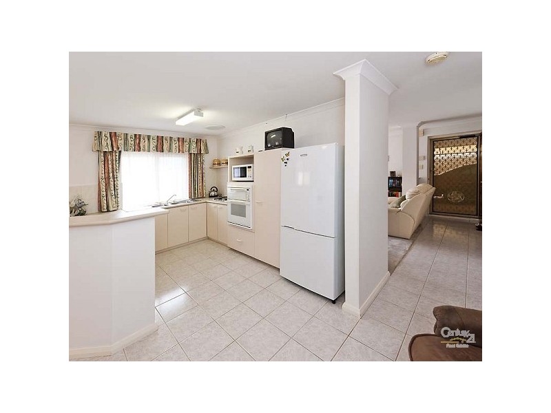 11 Summer Place, Thornlie WA 6108