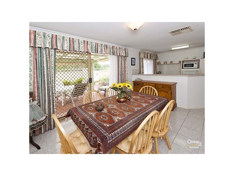 11 Summer Place, Thornlie WA 6108