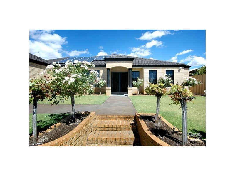 10 Teakwood Loop, Thornlie WA 6108