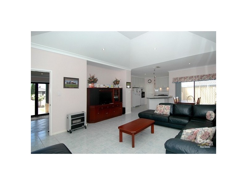 10 Teakwood Loop, Thornlie WA 6108