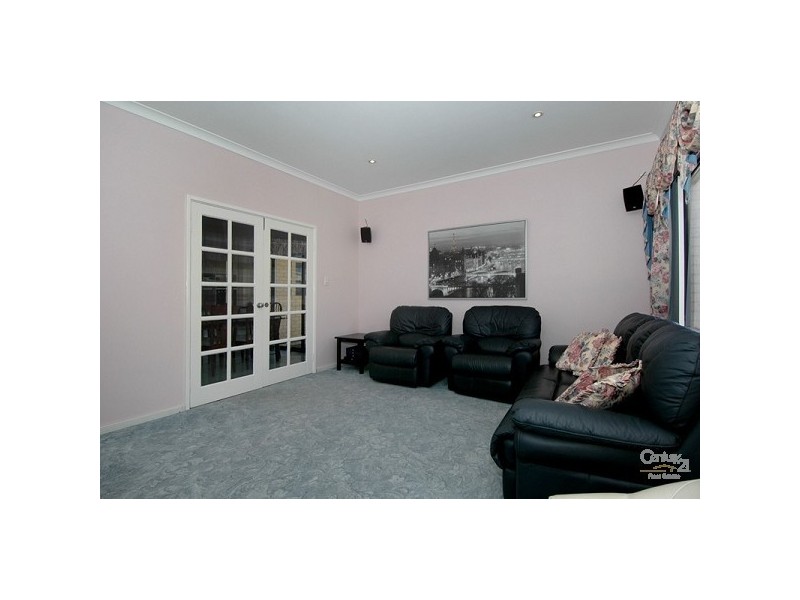 10 Teakwood Loop, Thornlie WA 6108