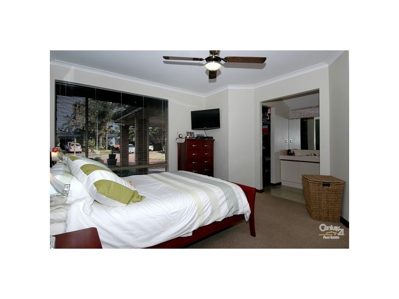 30 Stonecreek Close, Thornlie WA 6108