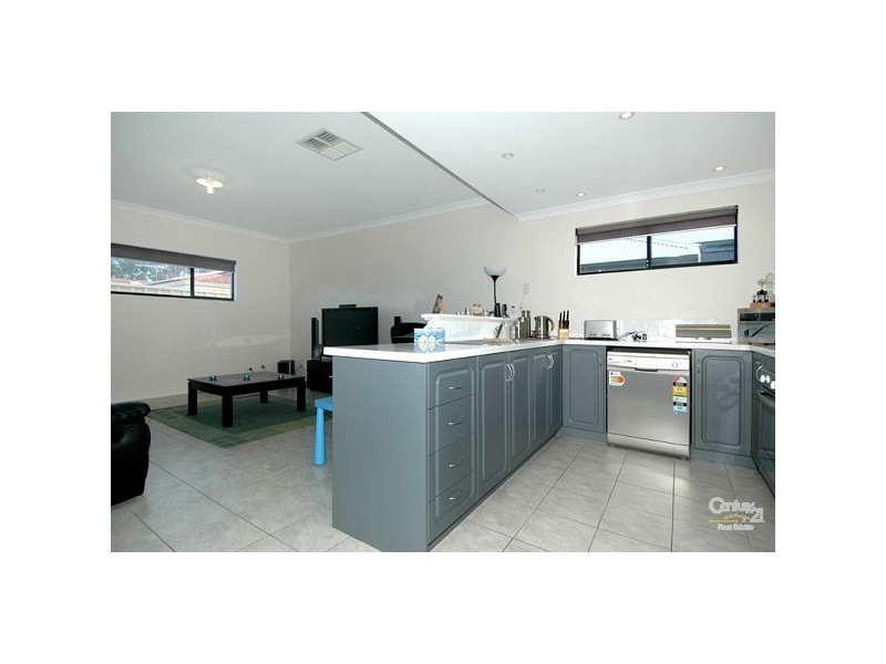 3/113 Amherst Rd, Canning Vale WA 6155