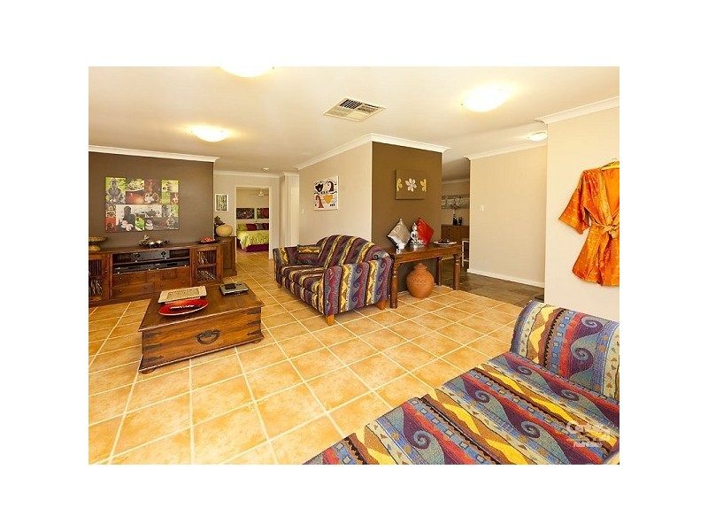 16 Ilford Place, Thornlie WA 6108