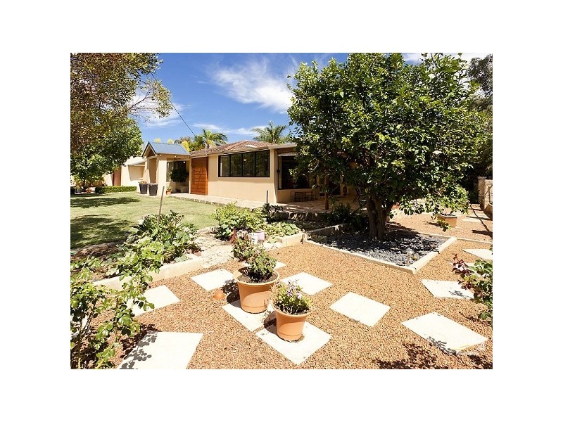 16 Ilford Place, Thornlie WA 6108