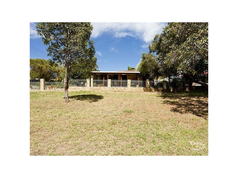 16 Ilford Place, Thornlie WA 6108