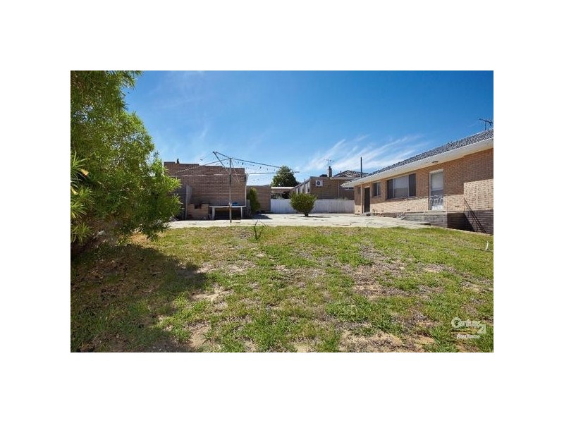 17 Pass Cres, Beaconsfield WA 6162