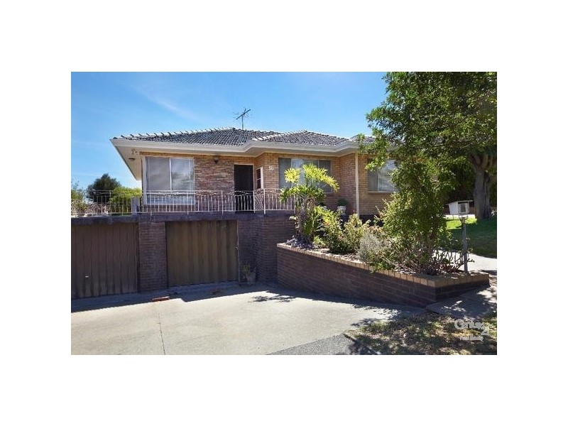 17 Pass Cres, Beaconsfield WA 6162