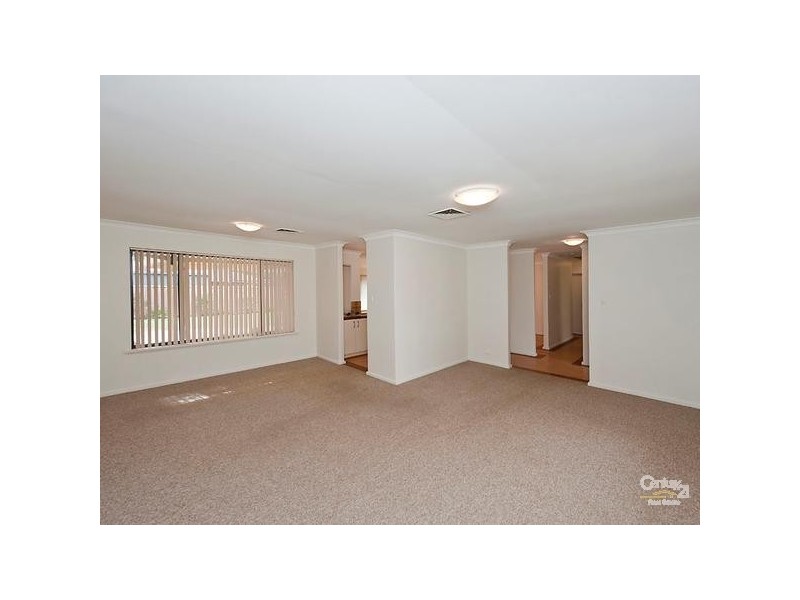 6 Ningaloo Way, Thornlie WA 6108