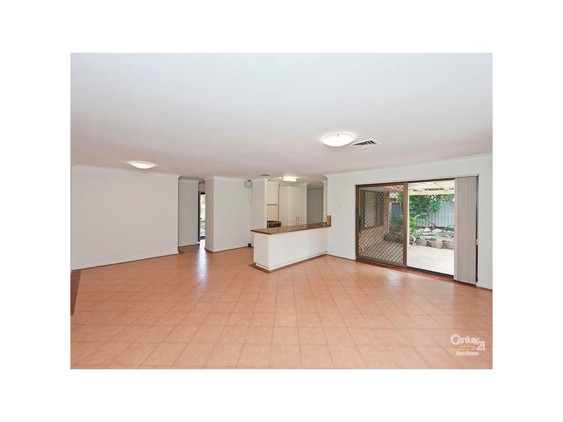 6 Ningaloo Way, Thornlie WA 6108